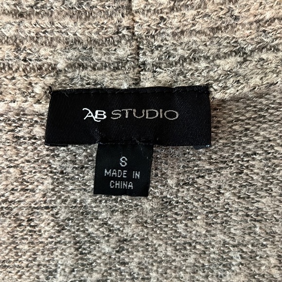 Mid-weight cardigan - Picture 6 of 9